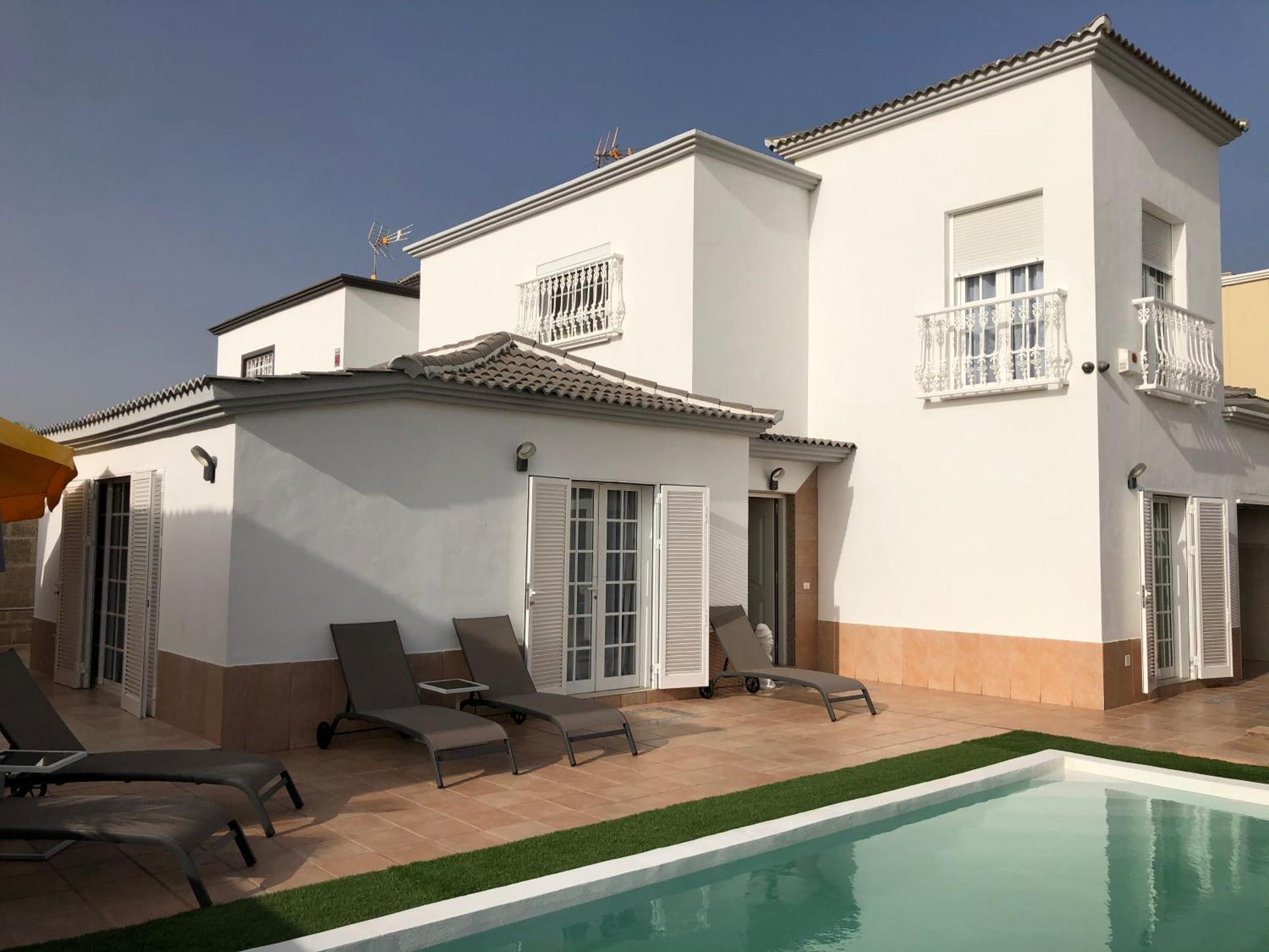 Villa Vanesa Luxury Private Villa With A Heated Pool, 4 Bedrooms And 4 Bathrooms 阿德耶 外观 照片