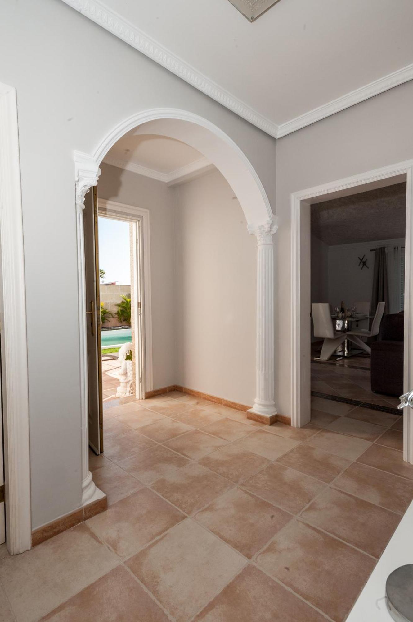 Villa Vanesa Luxury Private Villa With A Heated Pool, 4 Bedrooms And 4 Bathrooms 阿德耶 外观 照片