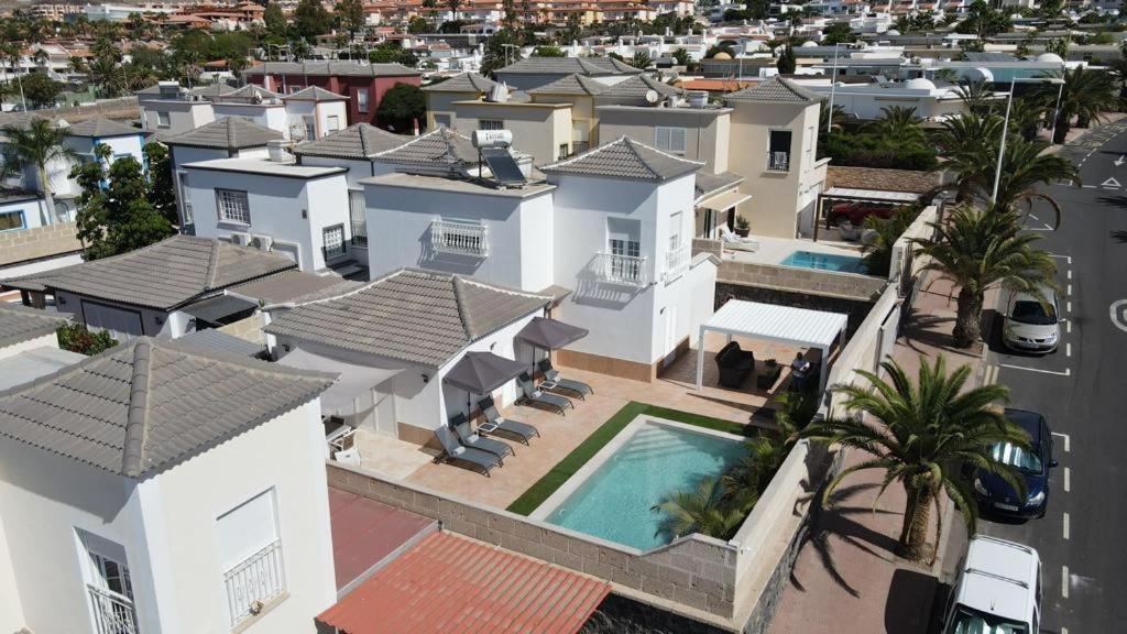 Villa Vanesa Luxury Private Villa With A Heated Pool, 4 Bedrooms And 4 Bathrooms 阿德耶 外观 照片