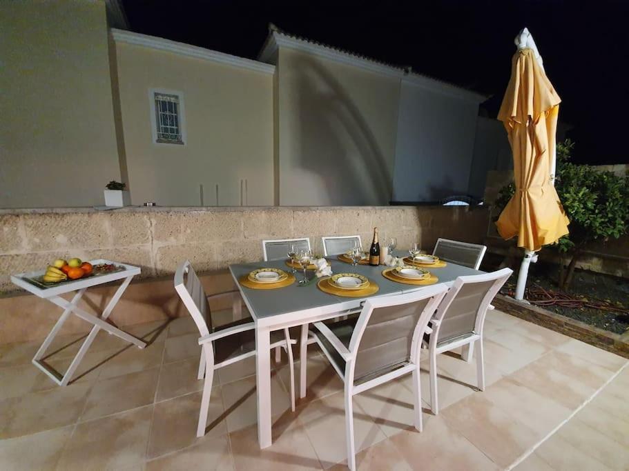 Villa Vanesa Luxury Private Villa With A Heated Pool, 4 Bedrooms And 4 Bathrooms 阿德耶 外观 照片