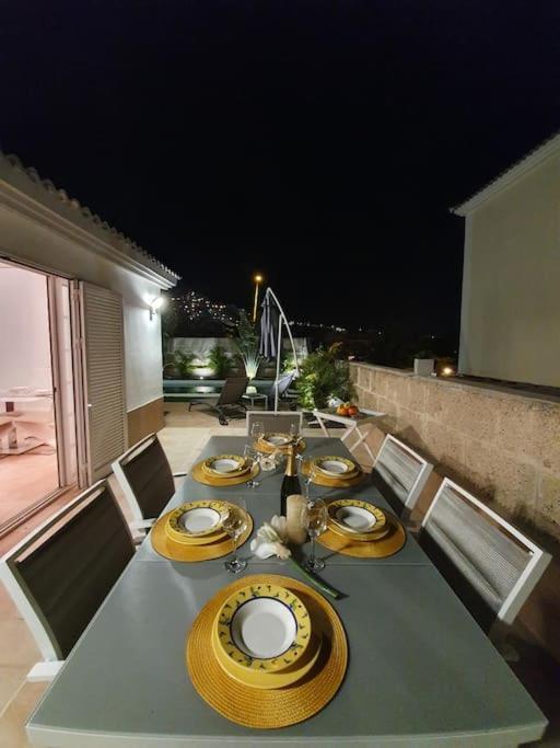 Villa Vanesa Luxury Private Villa With A Heated Pool, 4 Bedrooms And 4 Bathrooms 阿德耶 外观 照片