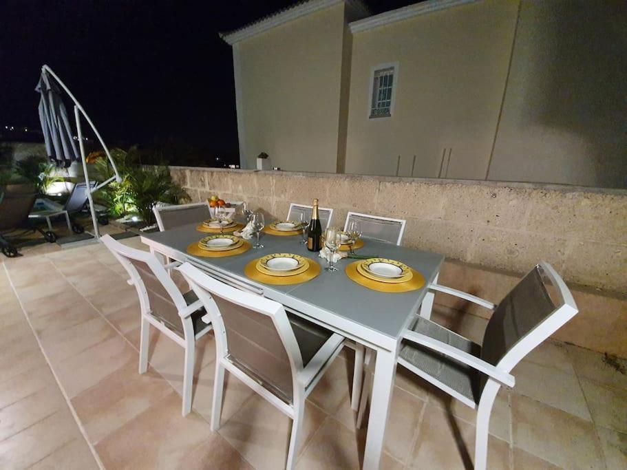 Villa Vanesa Luxury Private Villa With A Heated Pool, 4 Bedrooms And 4 Bathrooms 阿德耶 外观 照片