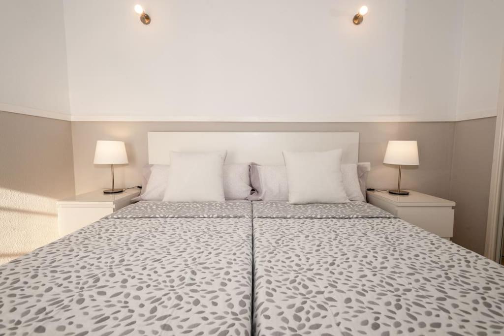 Villa Vanesa Luxury Private Villa With A Heated Pool, 4 Bedrooms And 4 Bathrooms 阿德耶 外观 照片