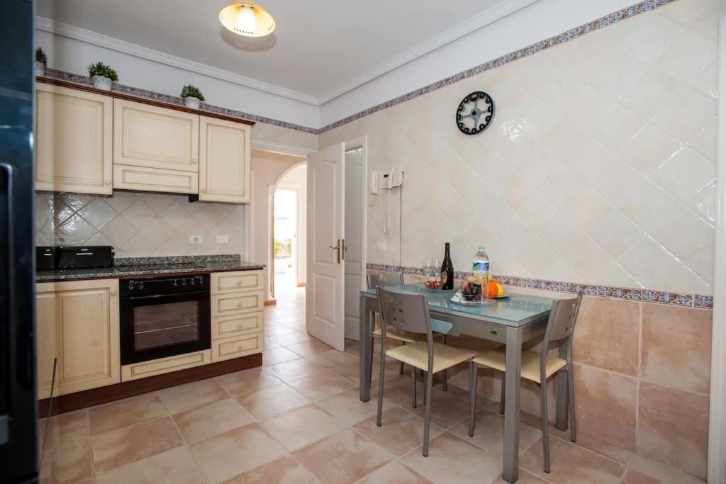 Villa Vanesa Luxury Private Villa With A Heated Pool, 4 Bedrooms And 4 Bathrooms 阿德耶 外观 照片