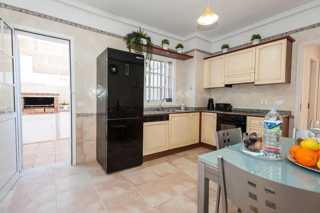 Villa Vanesa Luxury Private Villa With A Heated Pool, 4 Bedrooms And 4 Bathrooms 阿德耶 外观 照片