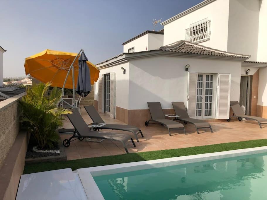 Villa Vanesa Luxury Private Villa With A Heated Pool, 4 Bedrooms And 4 Bathrooms 阿德耶 外观 照片