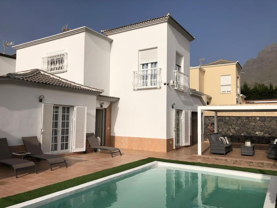 Villa Vanesa Luxury Private Villa With A Heated Pool, 4 Bedrooms And 4 Bathrooms 阿德耶 外观 照片
