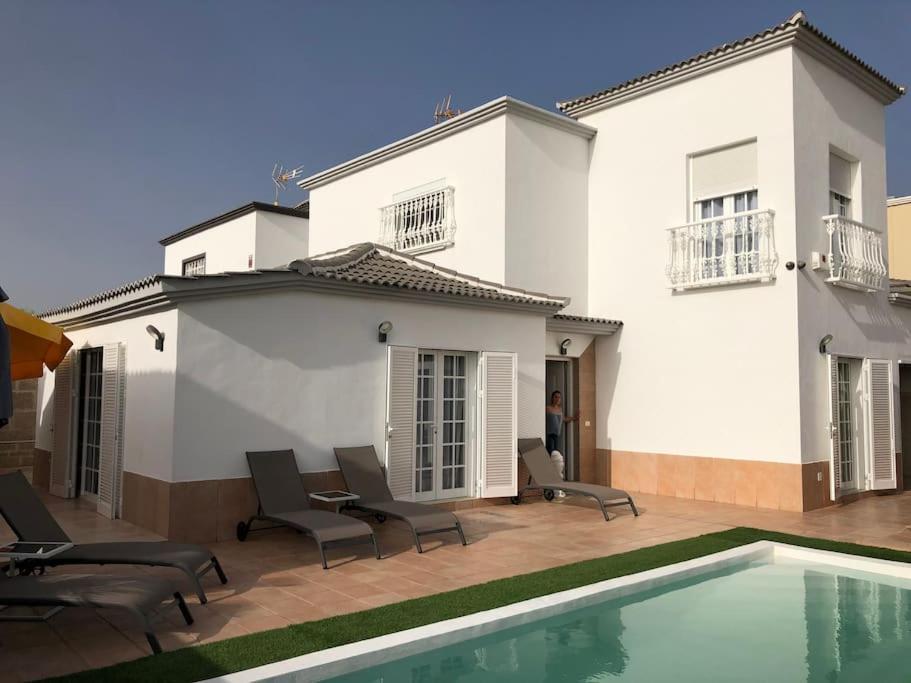 Villa Vanesa Luxury Private Villa With A Heated Pool, 4 Bedrooms And 4 Bathrooms 阿德耶 外观 照片